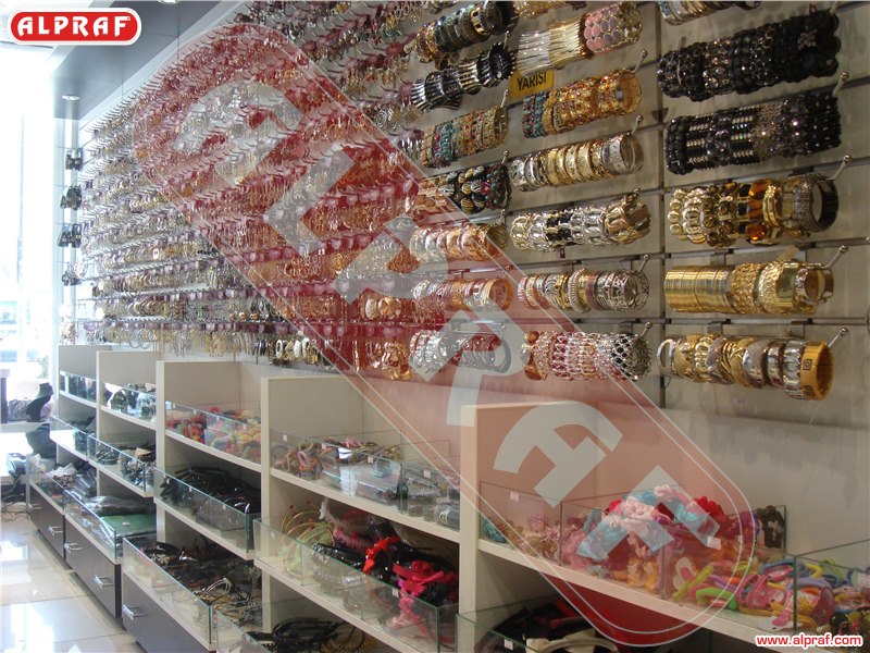 Jewelry & Accessories